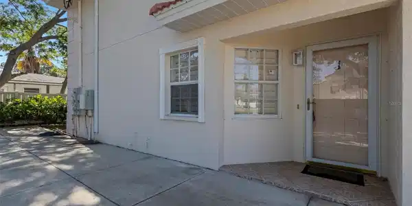 528 W VENICE AVENUE