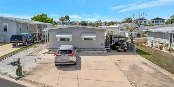 110 E SAINT LUCIA LOOP