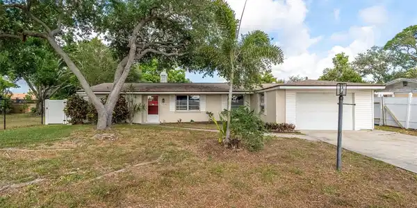 7464 CASS CIRCLE