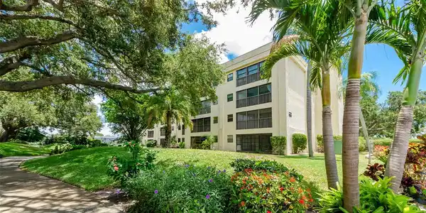 11485 OAKHURST