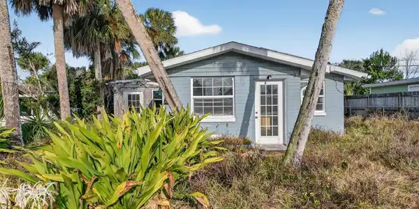 33 ALAMANDA DRIVE