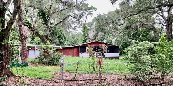 102 3RD SE