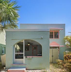 7 CLARENDON COURT