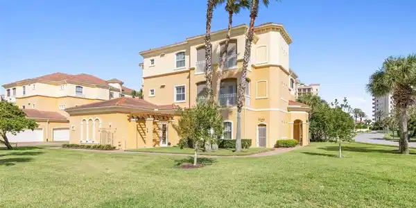 20 CASA BELLA CIRCLE