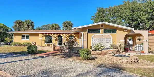 2745 ARROWHEAD ROAD