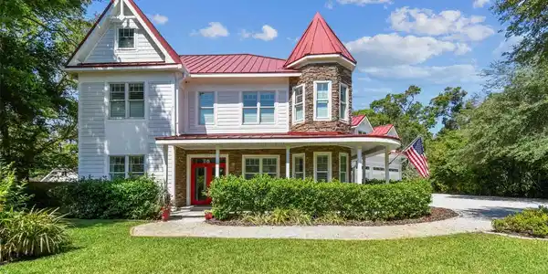 520 CREEKSIDE COURT