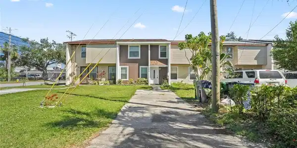 204 S MALCOLM COURT