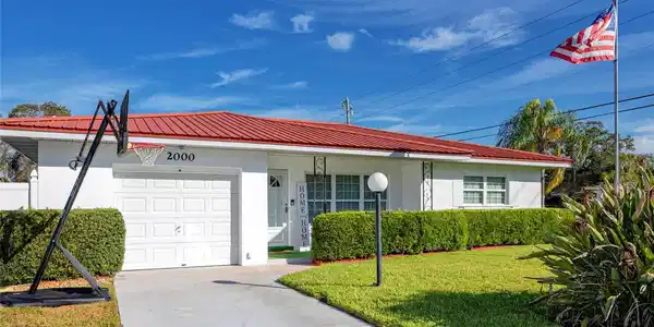 2000 7TH AVENUE SW