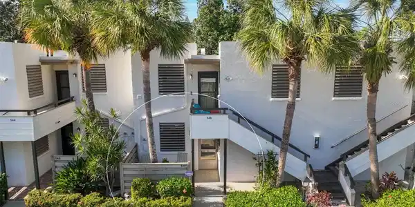 547 LAKESIDE