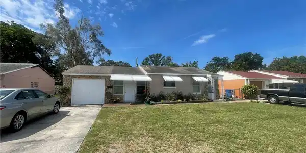 2562 15TH S