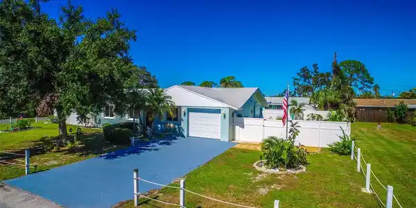 1046 ROYAL ROAD