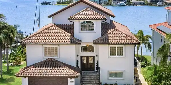 876 BAY POINT DRIVE