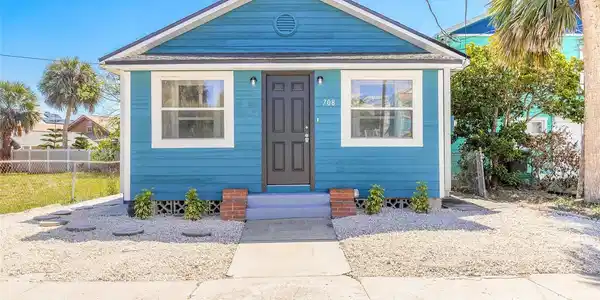 708 DAVIS STREET