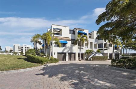 2012 HARBOURSIDE DRIVE