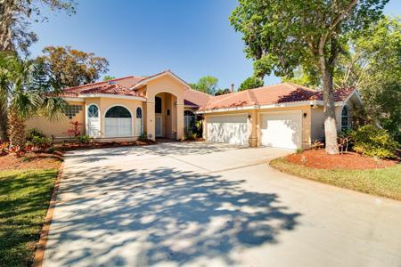 565 COUNTRY CLUB DRIVE