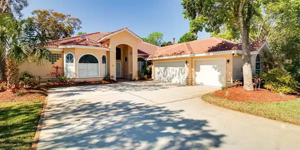 565 COUNTRY CLUB DRIVE