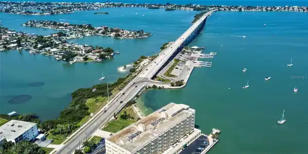 100 BLUFF VIEW