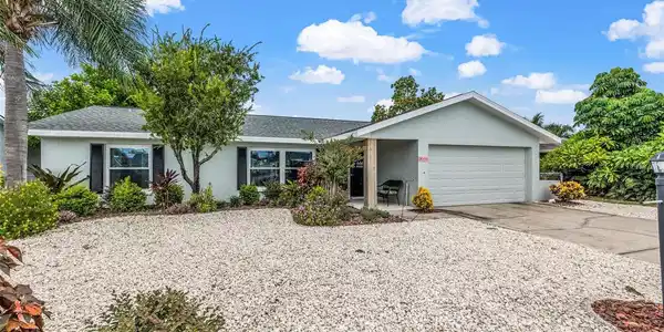 6524 SOLITAIRE PALM WAY