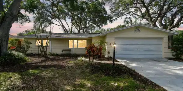 5825 OAKHURST DRIVE
