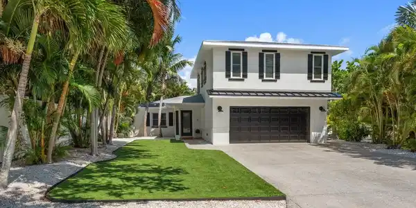 1907 BAY BOULEVARD