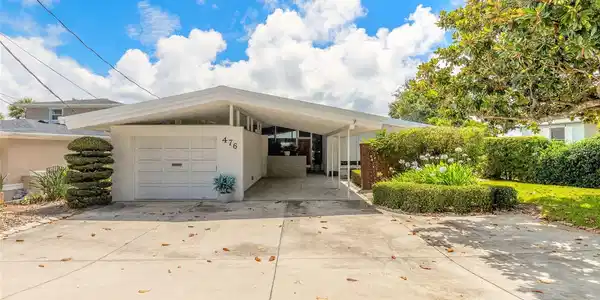 476 RIVERSIDE DRIVE