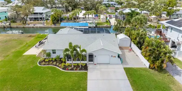 9211 LAKE DRIVE