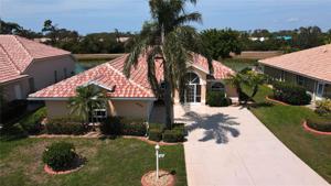 8566 LAKESIDE DR