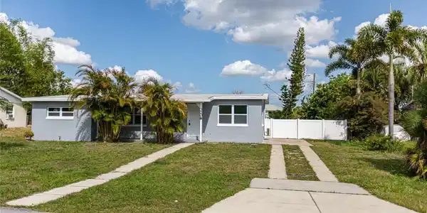 3208 PINETREE STREET
