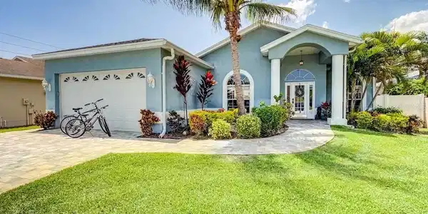 7832 AMBER COURT