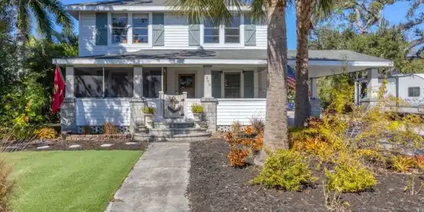 1300 4TH STREET W