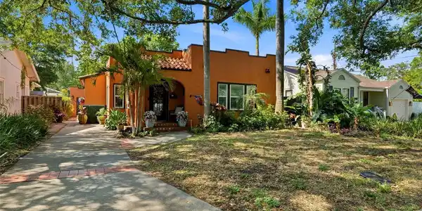 3318 W PALMIRA AVENUE