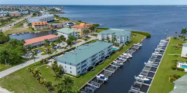130 BREAKERS COURT