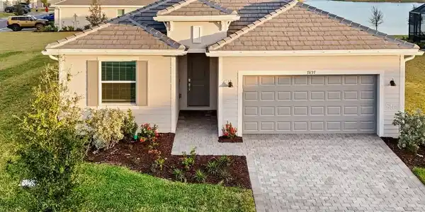 7897 LAKES EDGE LANE