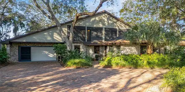 4390 SAXON DRIVE