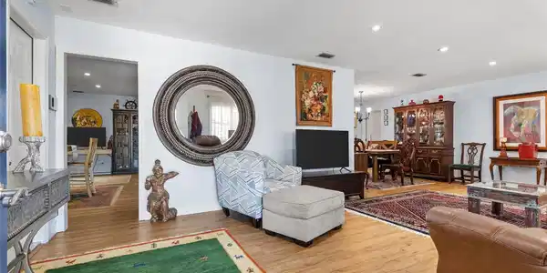 Image 4 Image 4