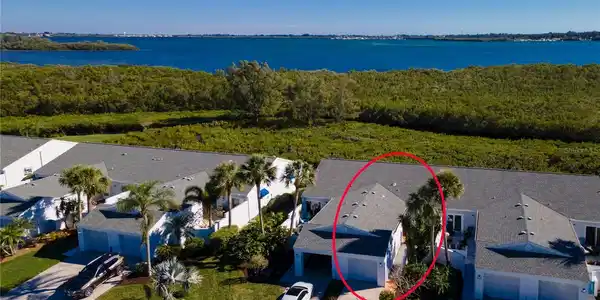 943 WATERSIDE