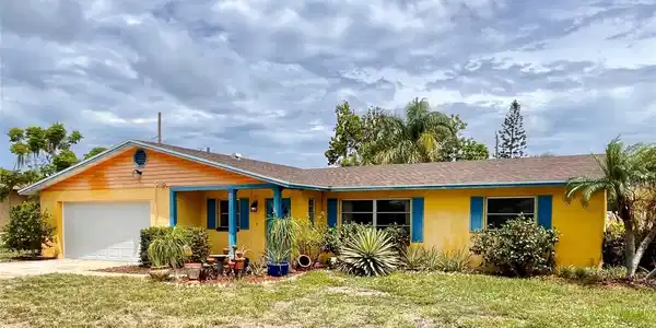 860 POINCIANA