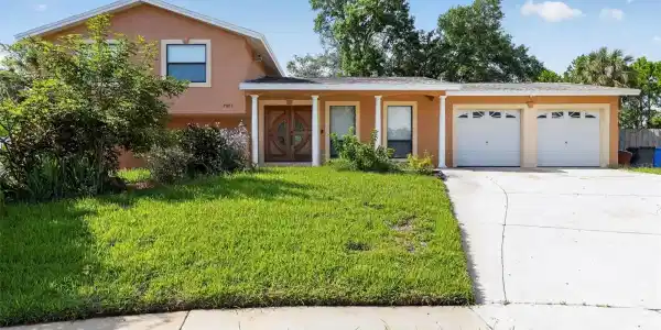 7001 BAYWOOD COURT