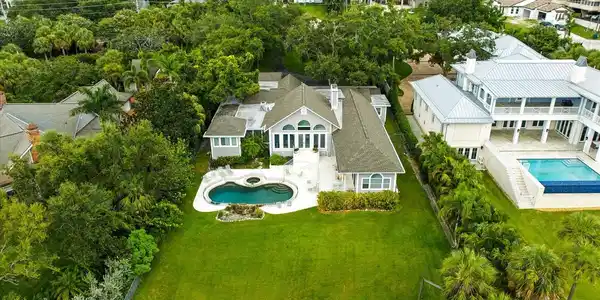 228 BLUFF VIEW DRIVE