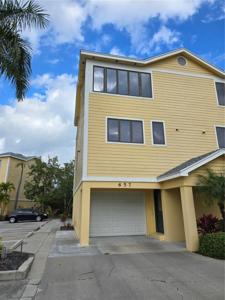 657 CEDARS COURT