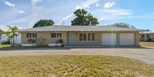 2532 SIESTA DRIVE
