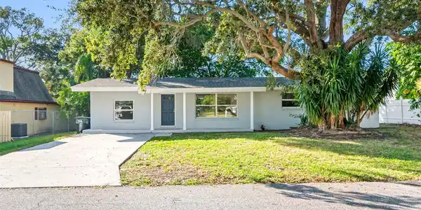 134 TROPIC BOULEVARD W