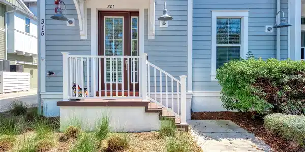 315 SAPPHIRE LAKE