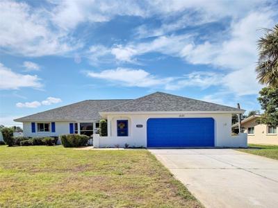 1537 CREST DRIVE