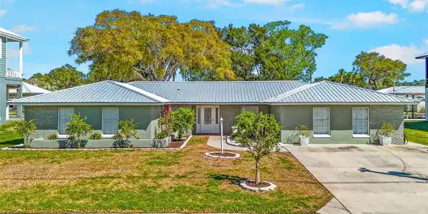 3929 N SAGOMON POINT