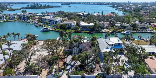 732 SIESTA DRIVE