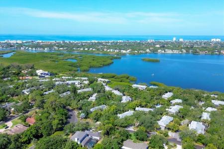 1498 LANDINGS LAKE DRIVE