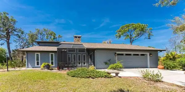 640 S OXFORD DRIVE