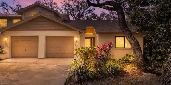 1880 WHISPERING WAY
