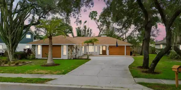 1425 POINSETTIA AVENUE